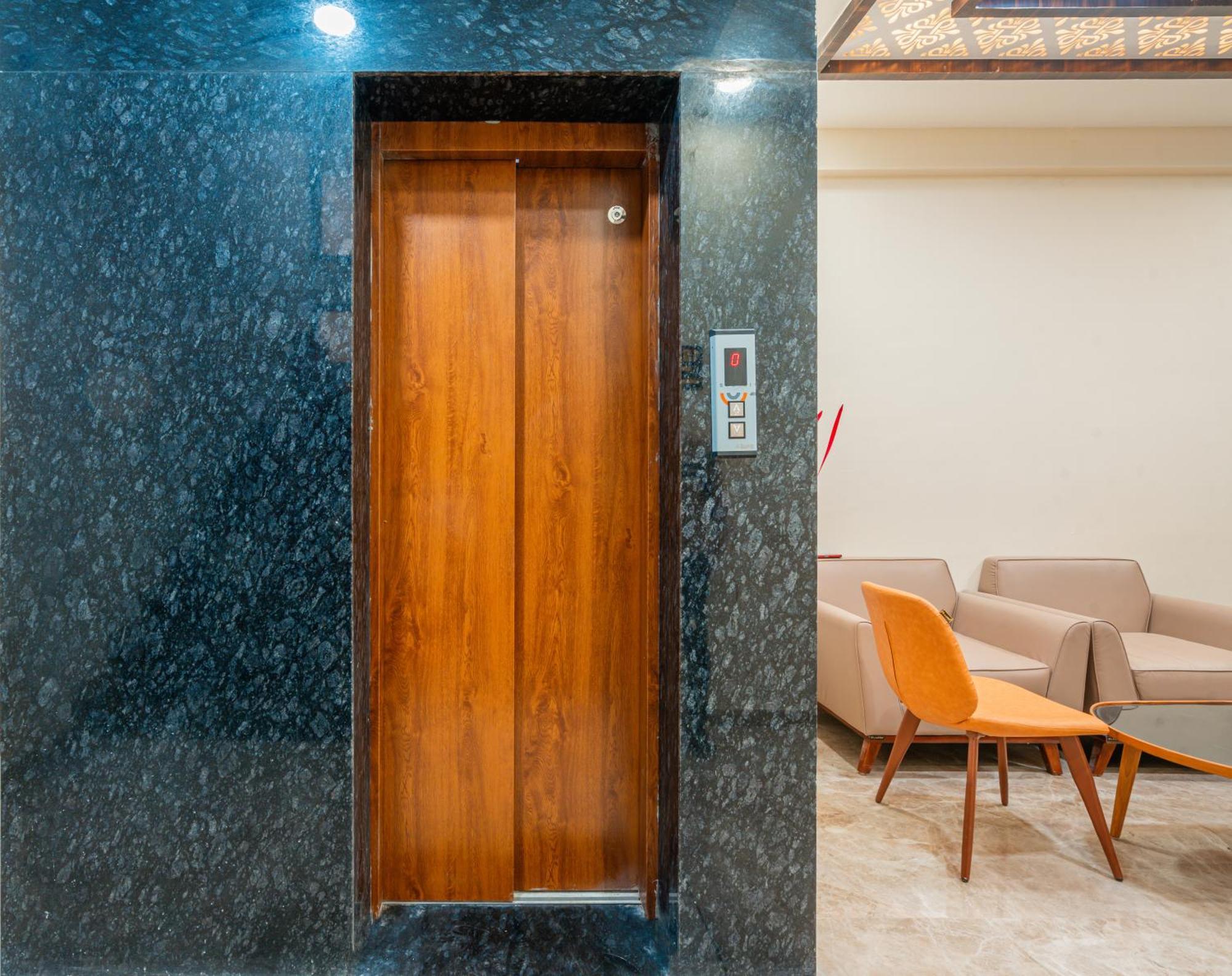 Treebo City Center Sakardara Экстерьер фото